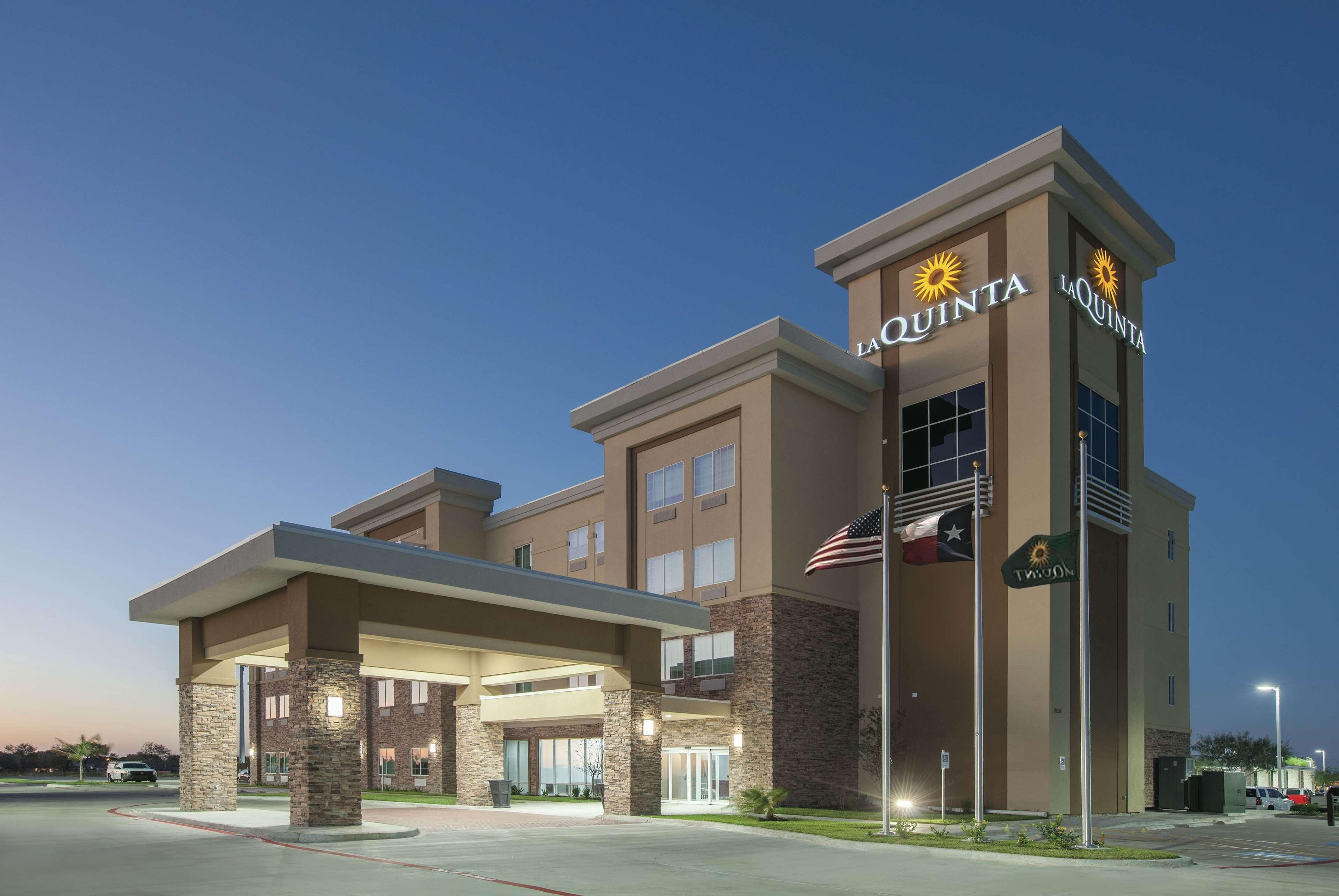 La Quinta By Wyndham Kingsville Bagian luar foto