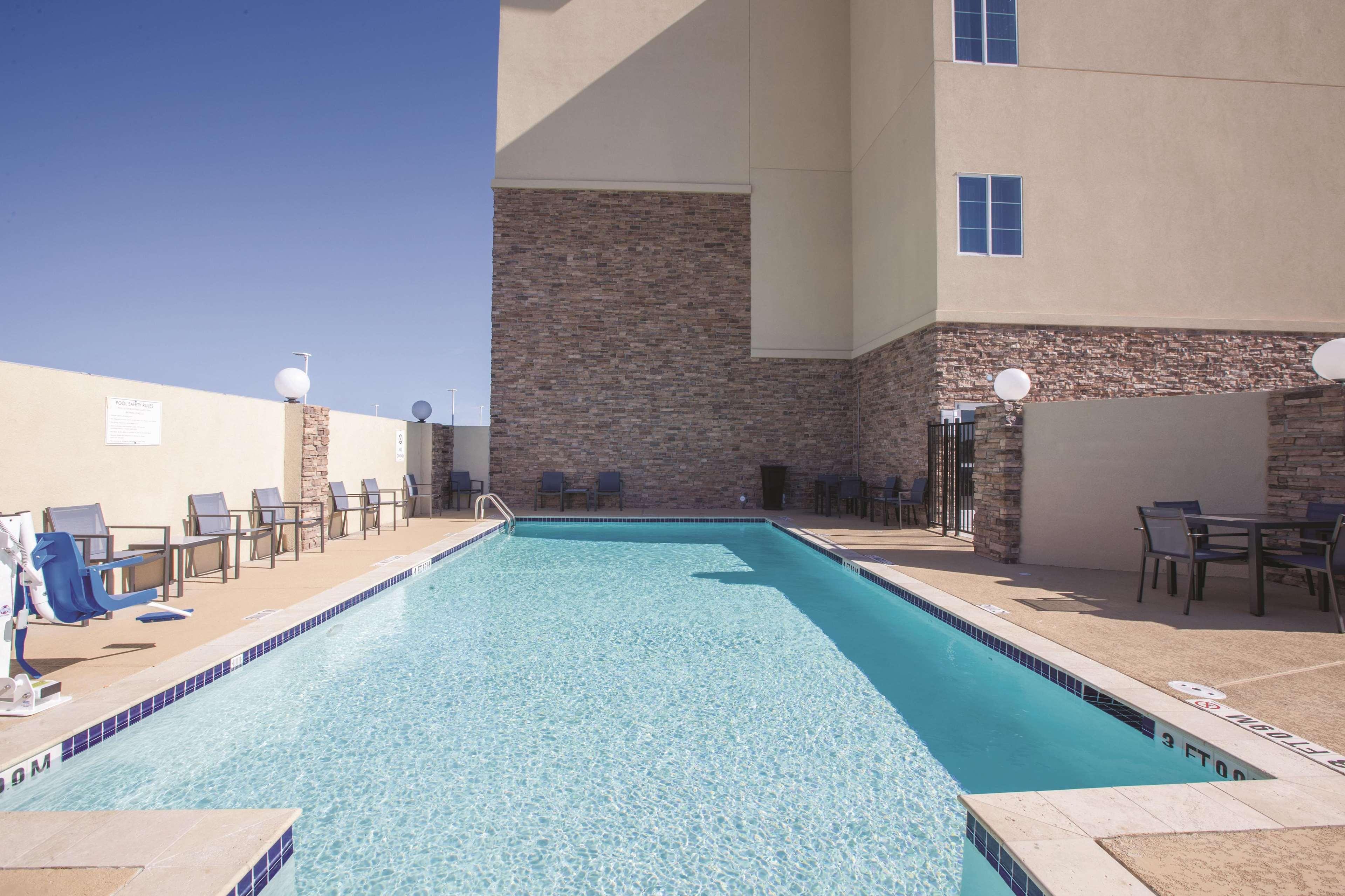 La Quinta By Wyndham Kingsville Bagian luar foto