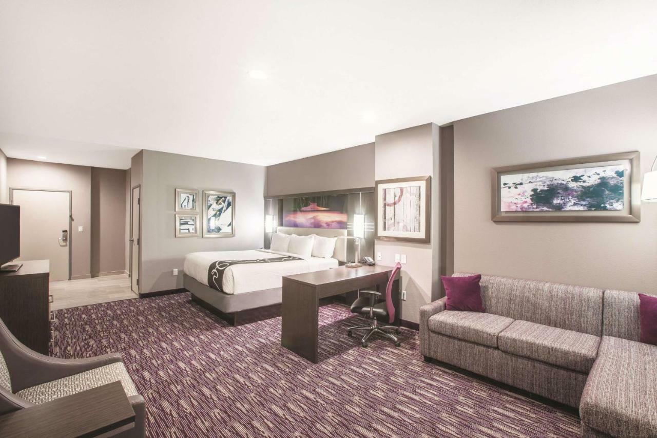 La Quinta By Wyndham Kingsville Bagian luar foto